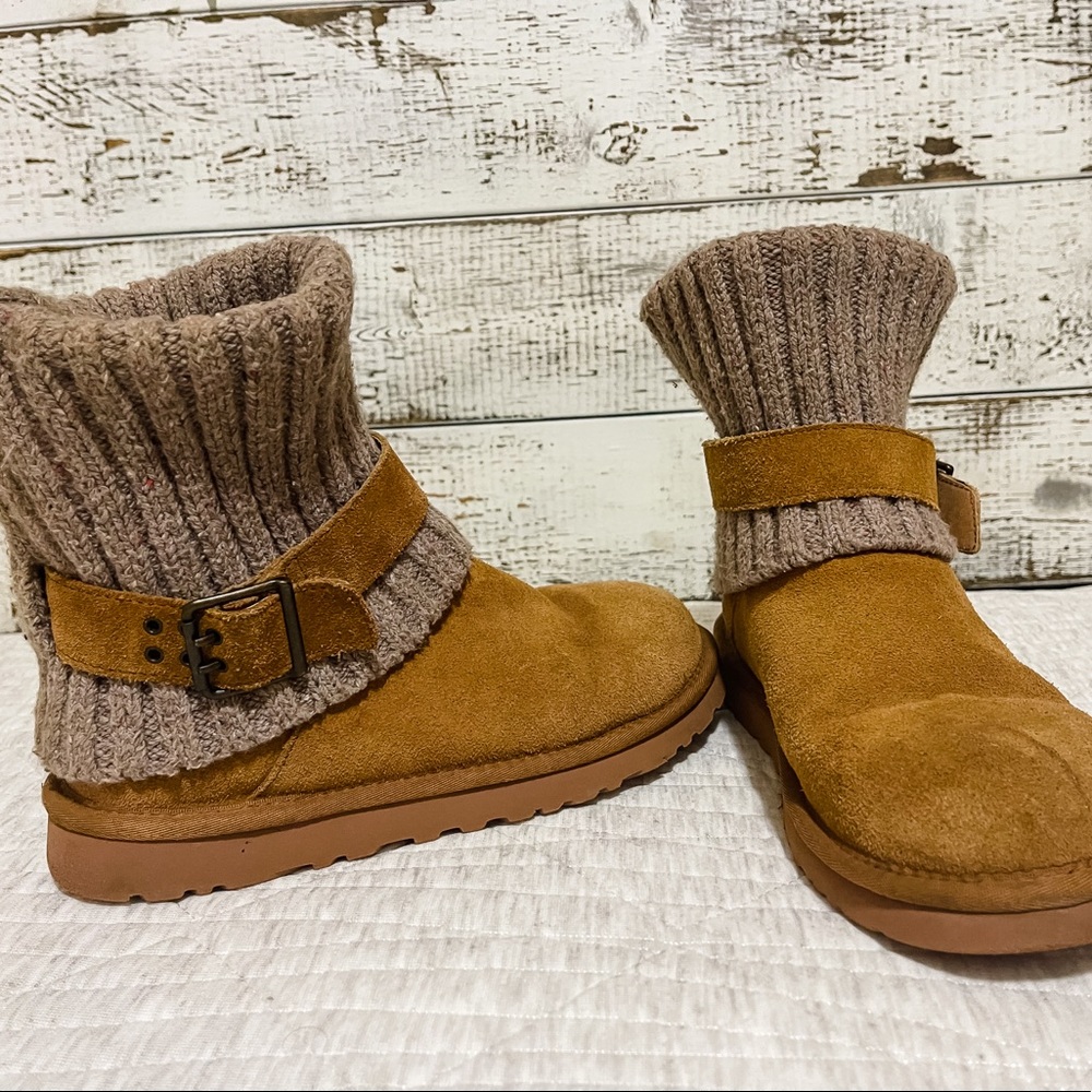 UGG Australia Cambridge Knit Boot, color chestnut. Size 8.